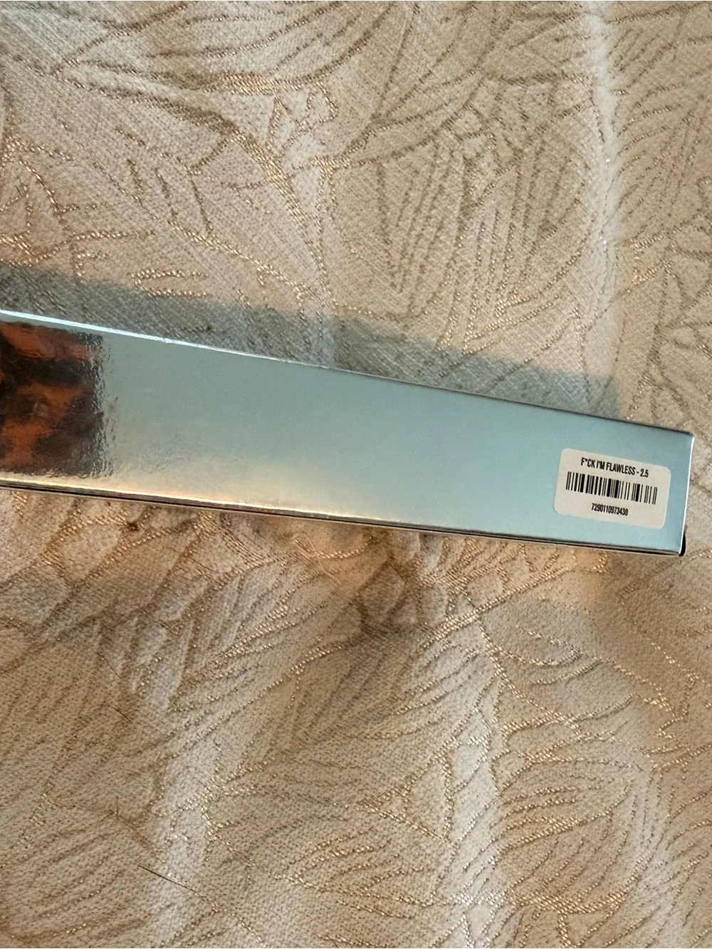 IL MAKIAGE Reflective Silver Concealer Packaging